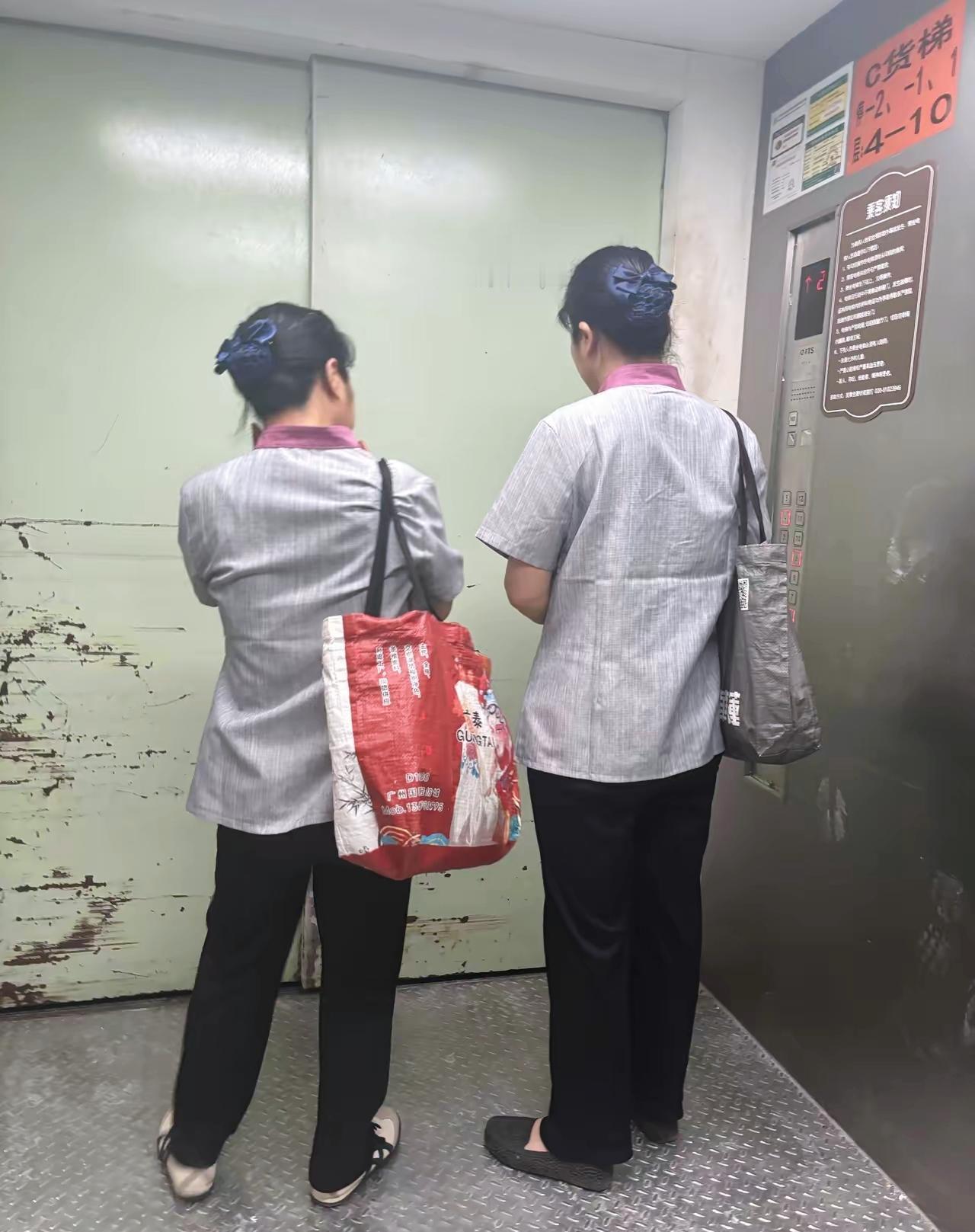 存钱！存钱！真的别再说没钱存了！小区保洁大姐夫妻俩月入才5800，照样一年