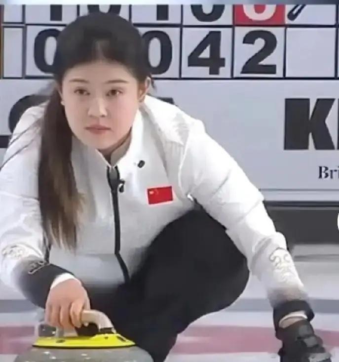 5连胜的中国混双冰壶，明天10点可能被一个替补二垒打乱阵脚。小组头名争夺战，赢家