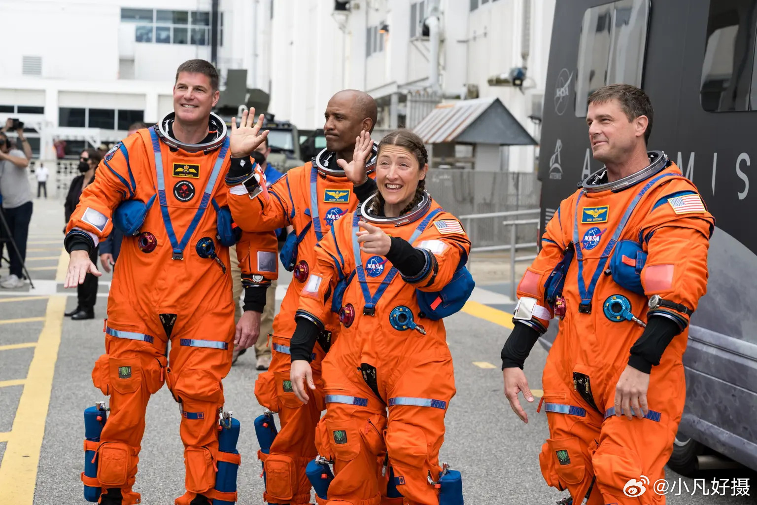 美国NASA“猎户座”飞船搭载4名宇航员发射升空，将他们送往月球轨道。但数小时后