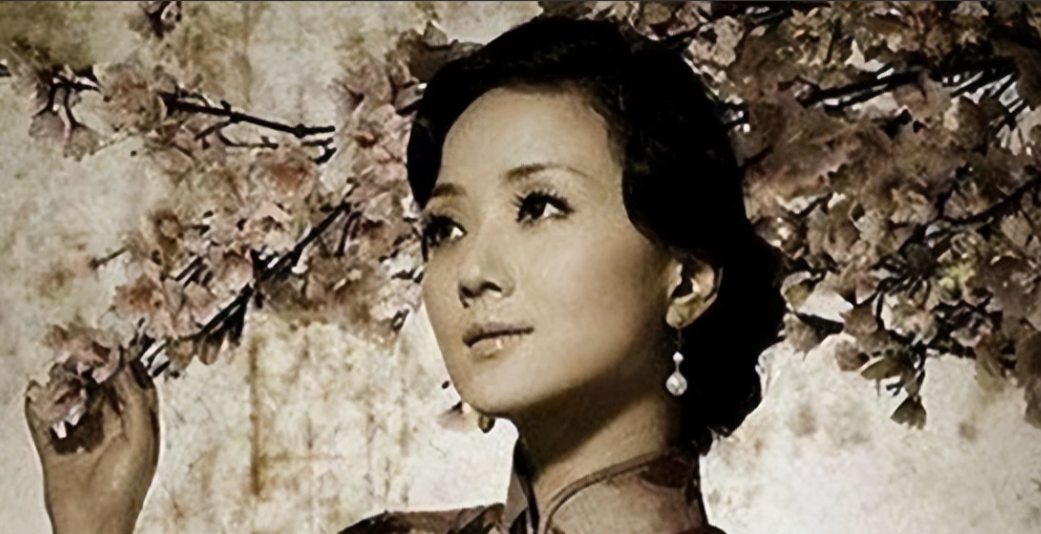 1951年，国民党女特务王化琴，被解放军战士押上刑场准备枪毙。就在这时，一个男人