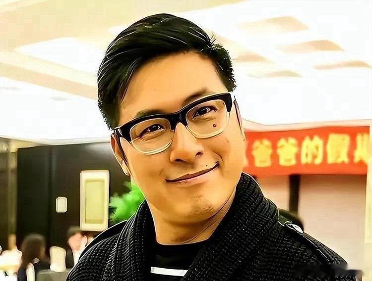 1.王岳伦最近挺开心的，主要是因为“有后”了，现在他更顾不上那大女儿了。2.鹿晗
