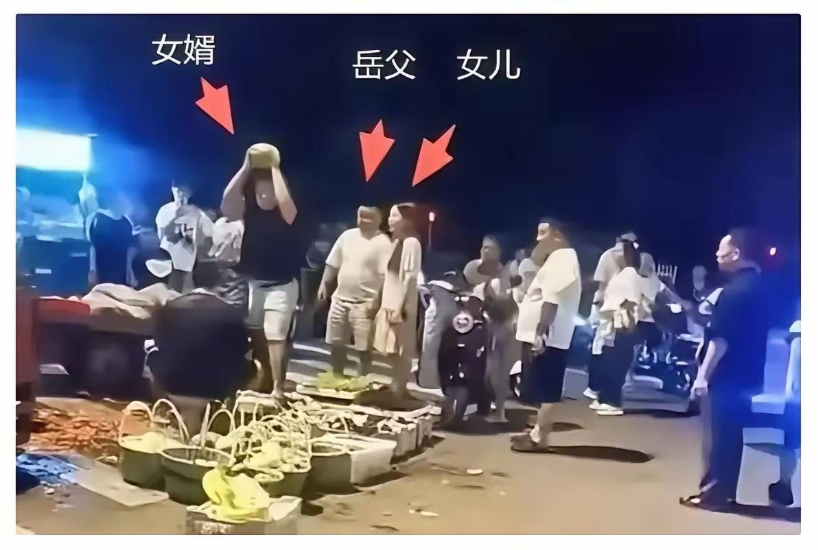 那对在宁波街头抱起西瓜往摊主头上猛砸的夫妻，拘留期满，出来了。本以为人蹲了几