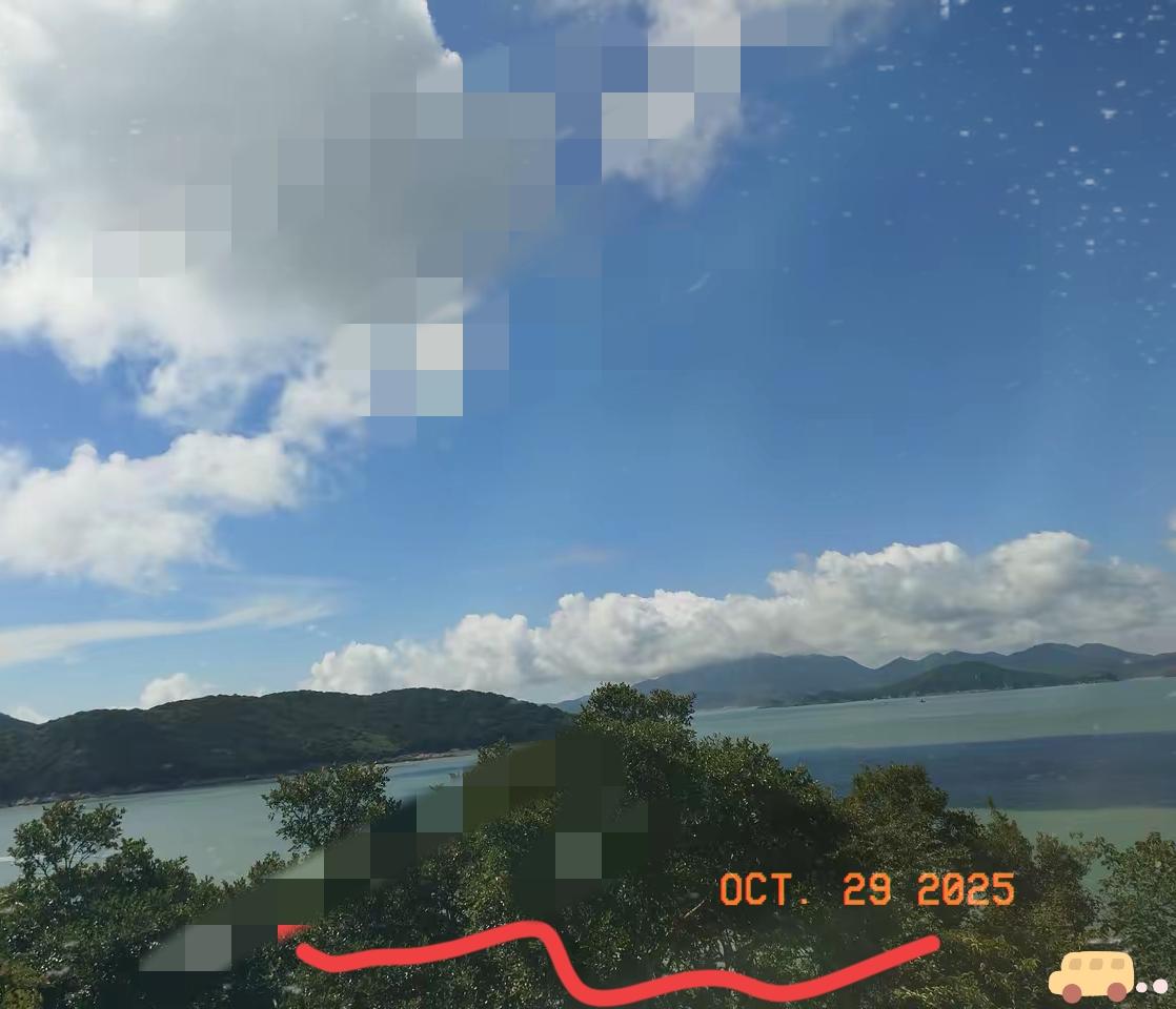 听说女儿决定丁克以后，隔壁栋的邻居把生意兴隆的早餐店给关了，夫妻两人由以前的起早