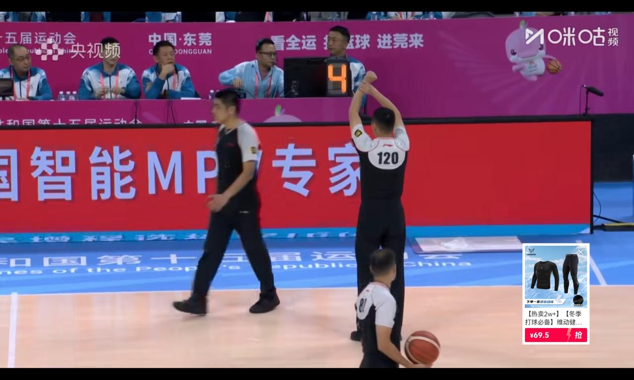 刘泽希抱摔打反击的赵睿，裁判抠抠搜搜给违体，连回放的慢动作都懒得给刘泽希这动