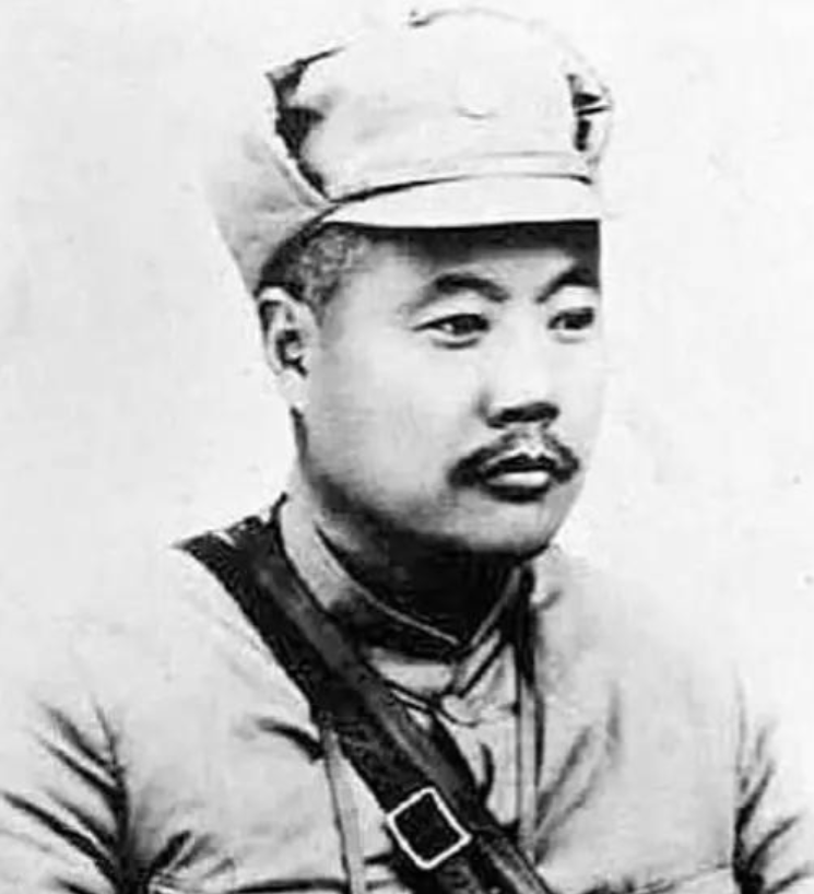 1937年，北平沦陷后，29军军长宋哲元的美貌姨太太落在了鬼子手里。她挺着个大肚