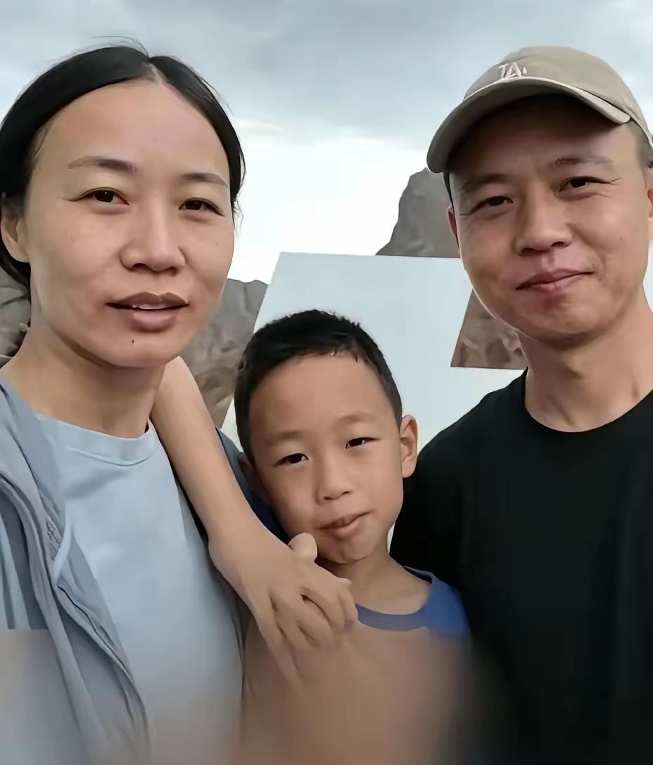 一场给孩子庆生的旅行，竟成一家人无法回头的噩梦。6月27日，苏州一家三口飞往新疆