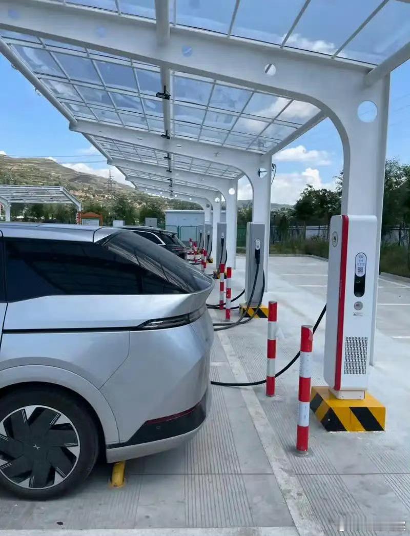 古天乐都忍不住吐槽：香港充电又少又贵！电动车充个电每度要两三块，停车费更是肉疼，