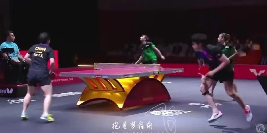 家人们谁懂啊！人民日报整活啦，发布了一支回顾莎头组合夺冠之路的mv，这本来很正常