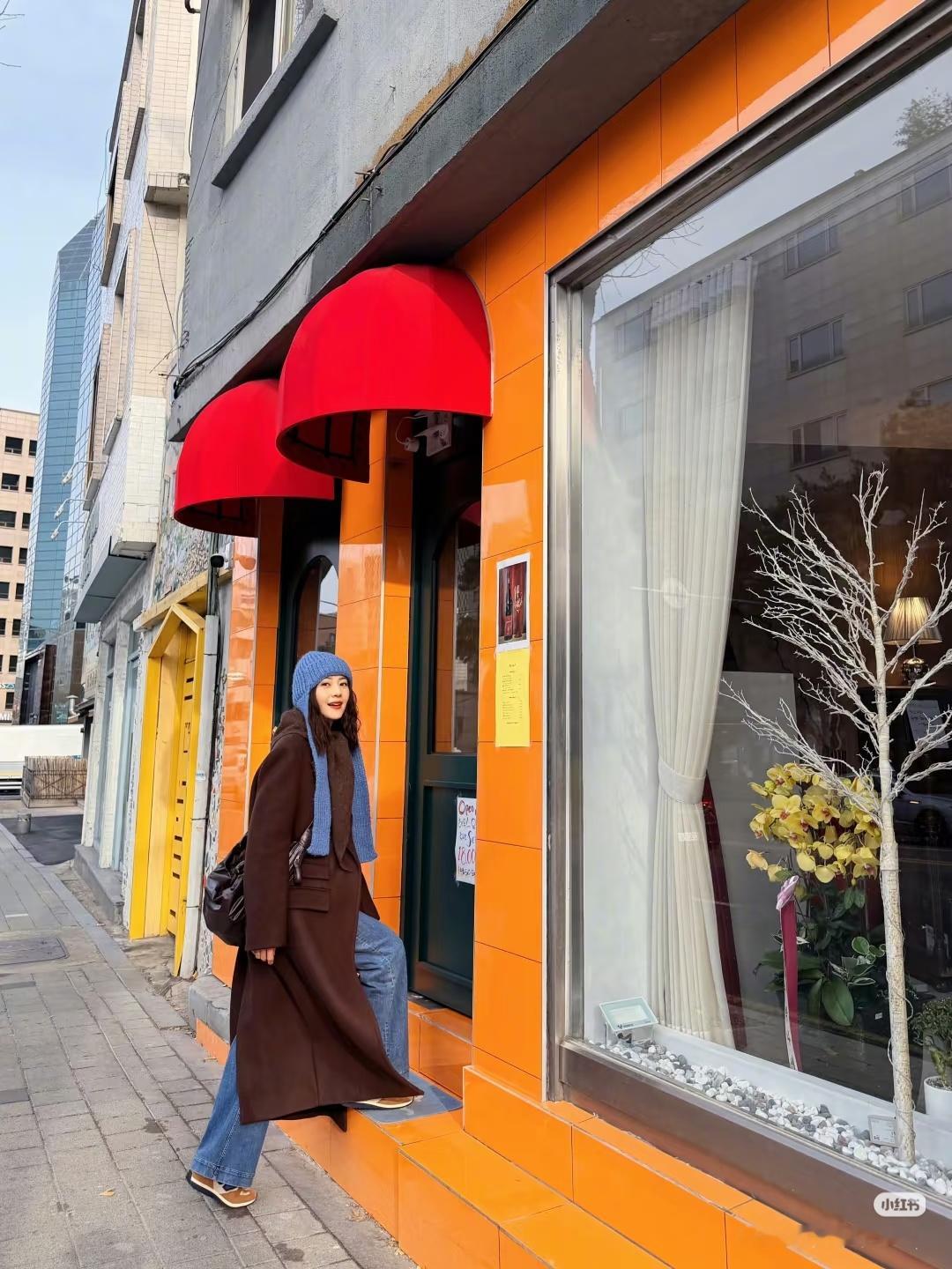 好喜欢圆圆的穿衣风格，色彩搭配的很好都是冬季流行的单品但不会觉得刻意堆满元素那种