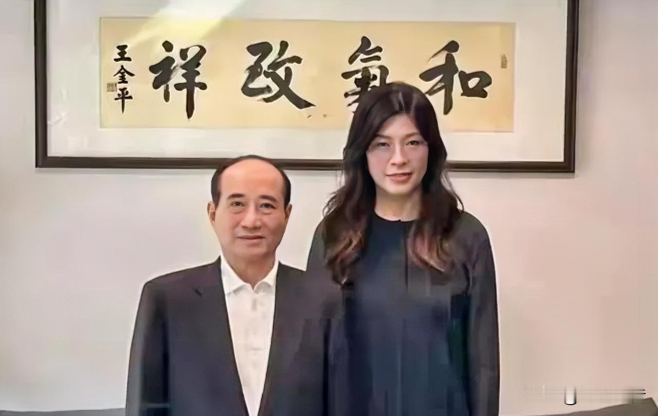 3招破局！郑丽文的政治手腕为何让两岸关注？12月的台北政坛好戏连台，国民党