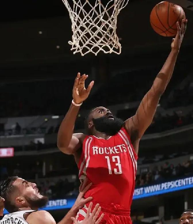 NBA历史上，得分方式千奇百怪，有些高分来得离谱到让人怀疑规则本身。2000