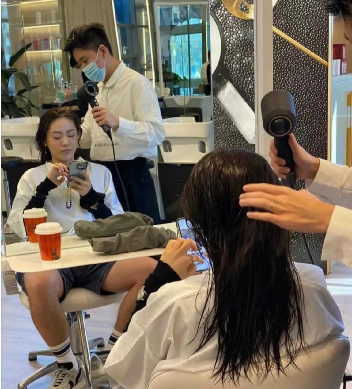 镜子的反光，笑死我了