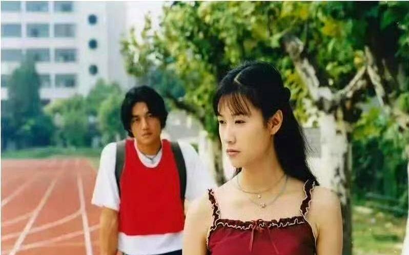 当年给李亚鹏提鞋的龙套，后来拿了柏林影帝。1998年，他只是《将爱》里没人