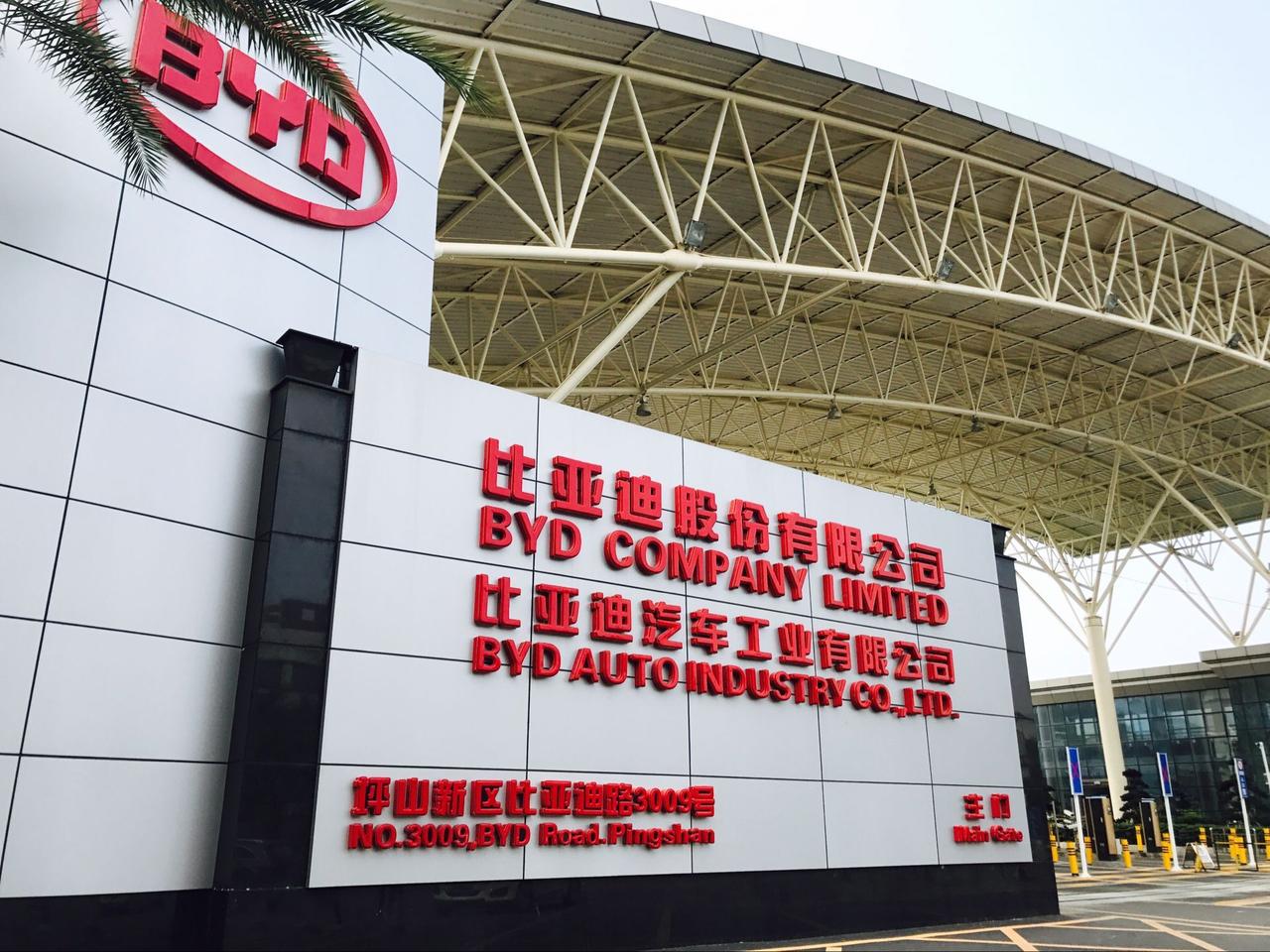 比亚迪3月销量破30万，一季度热销70万+，蝉联新能源汽车销冠4月1号比