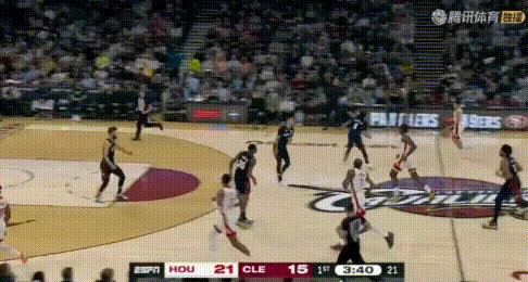 谢泼德12+2+2：再得乌度卡开小灶！1节末的连续3分（图3-4）让火箭单节3