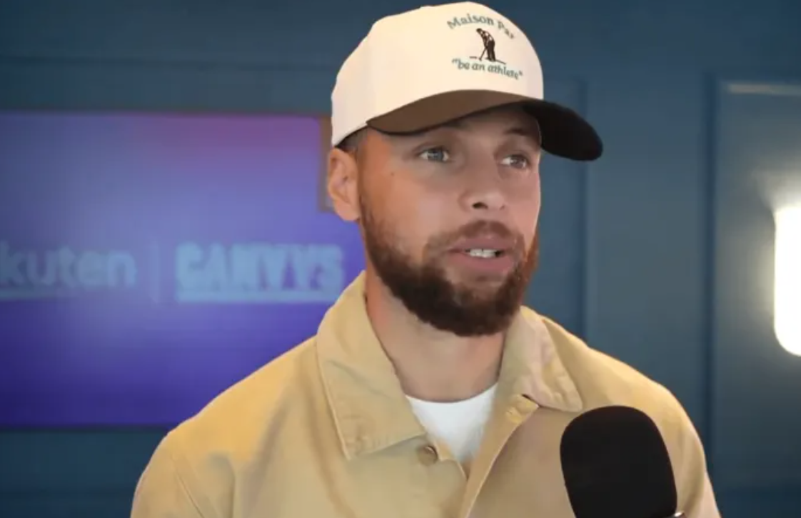 斯蒂芬-库里在接受采访时谈到了自己的膝盖伤情以及恢复进展。当被问及膝盖感觉以及