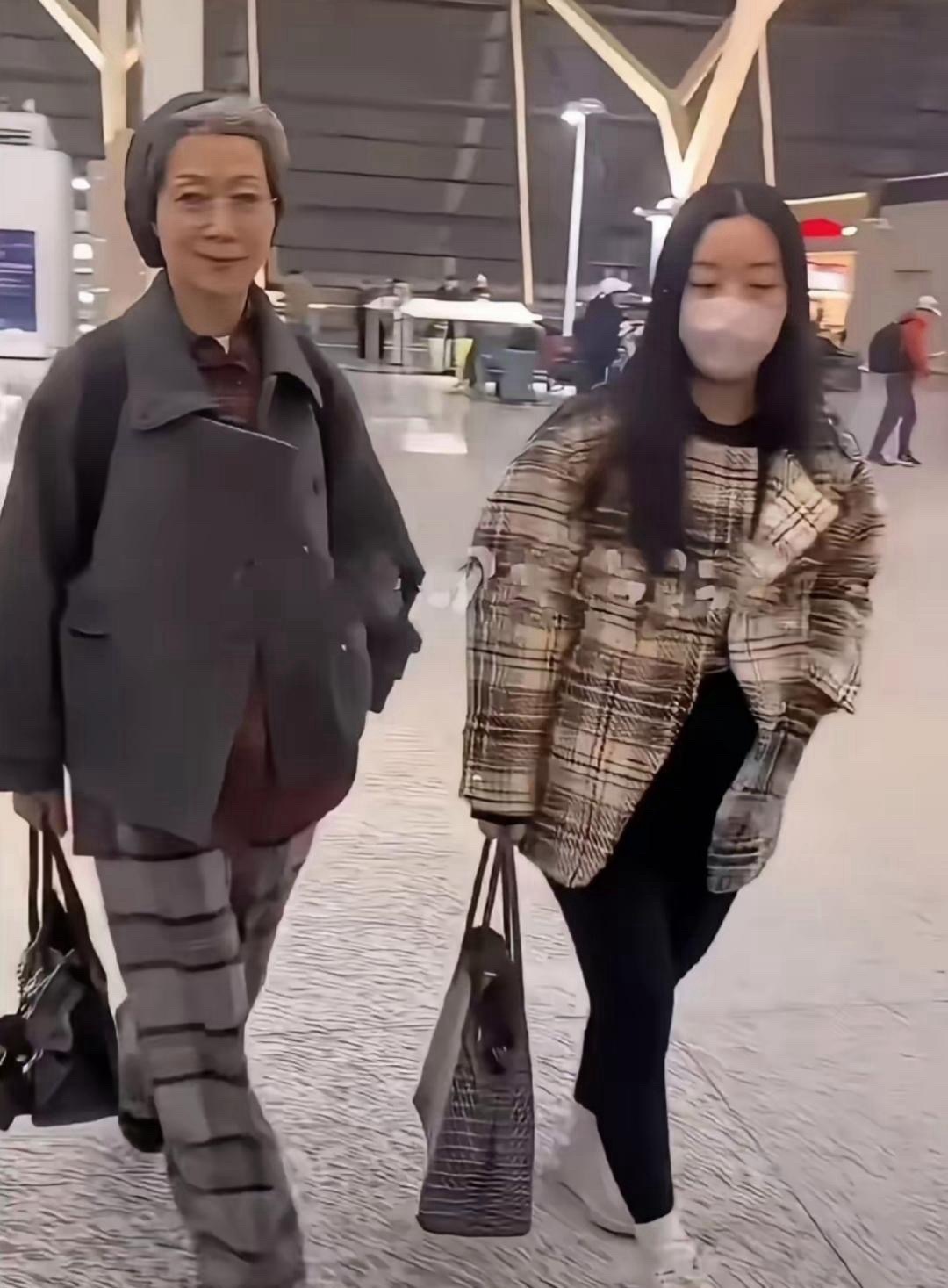 这应该是叶童生活中最真实的样子。