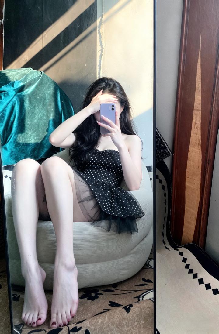 柏拉图说：人生最遗憾的，莫过于轻易地放弃了不该放弃的，固执地坚持了不该坚持的。