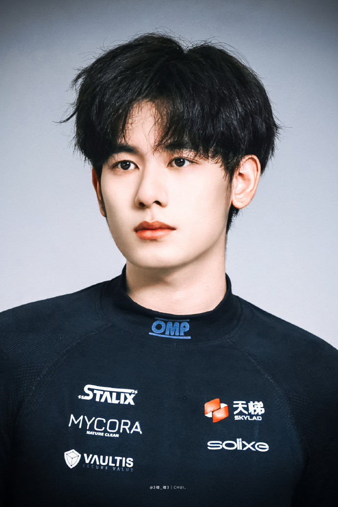 1.于适这一年又不停练肩把肩练宽了。2.胡先煦这铁饭碗端得还挺稳的，当年有不少人