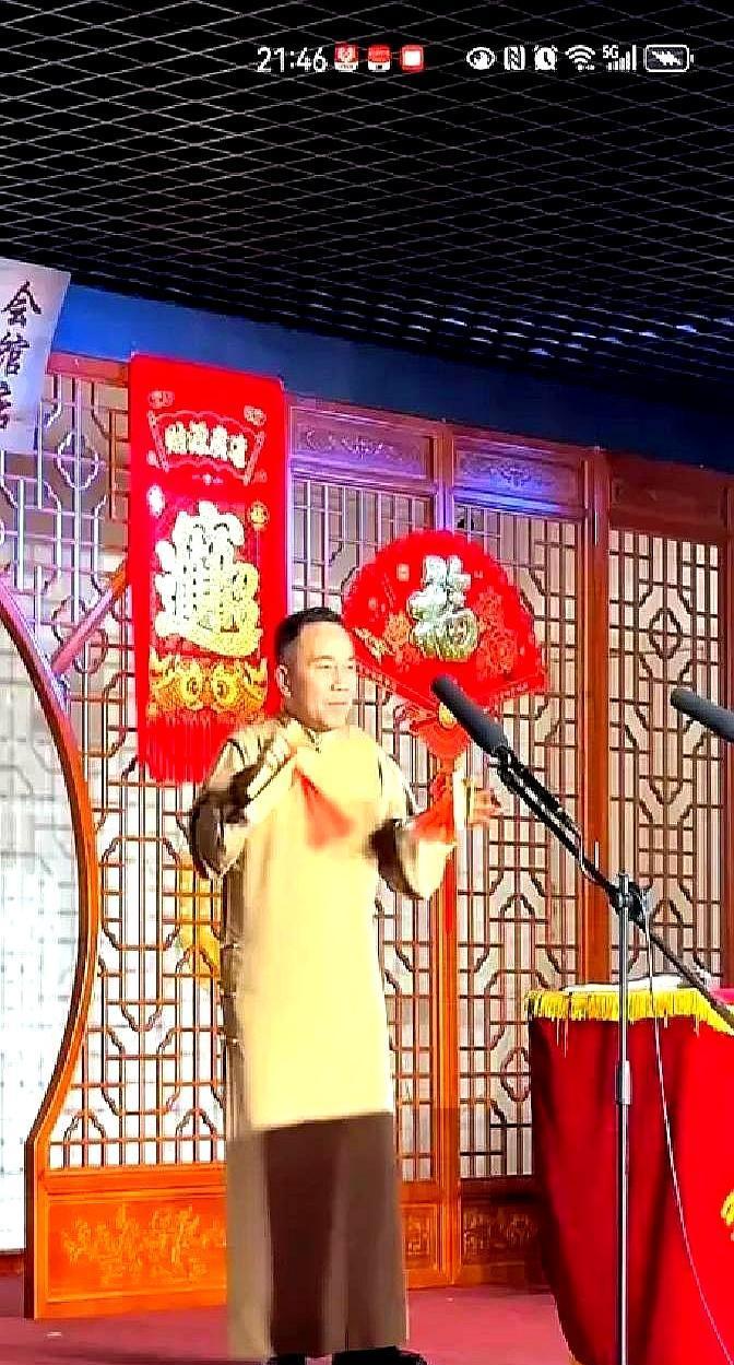 直播里，师父当众让徒弟滚，几万人都听见了。传统行当最怕的家丑，他直接掀开给人看