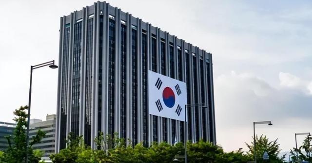 李在明可能是韩国历史上最厉害的总统之一，因为他亲手终结了韩总统的“心腹大患”——