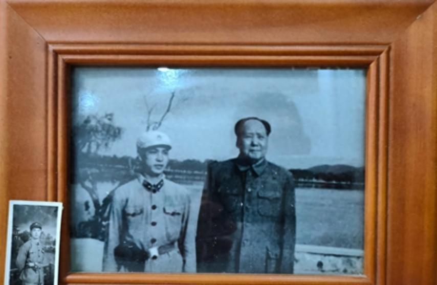 1958年，李银桥陪同毛主席视察南开大学时，毛主席风趣地说自己又要被“俘虏”了，