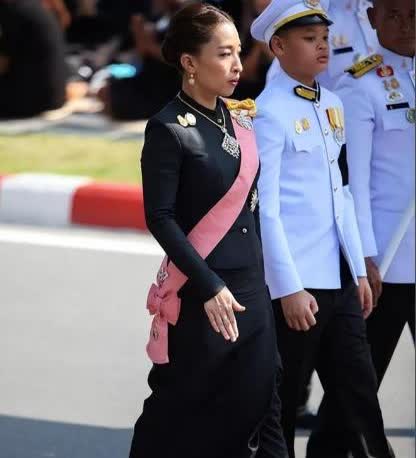 泰国王室在昨天发布公告，国王的嫡长女帕差拉公主被任命为暹罗皇家武装部队总部和皇家