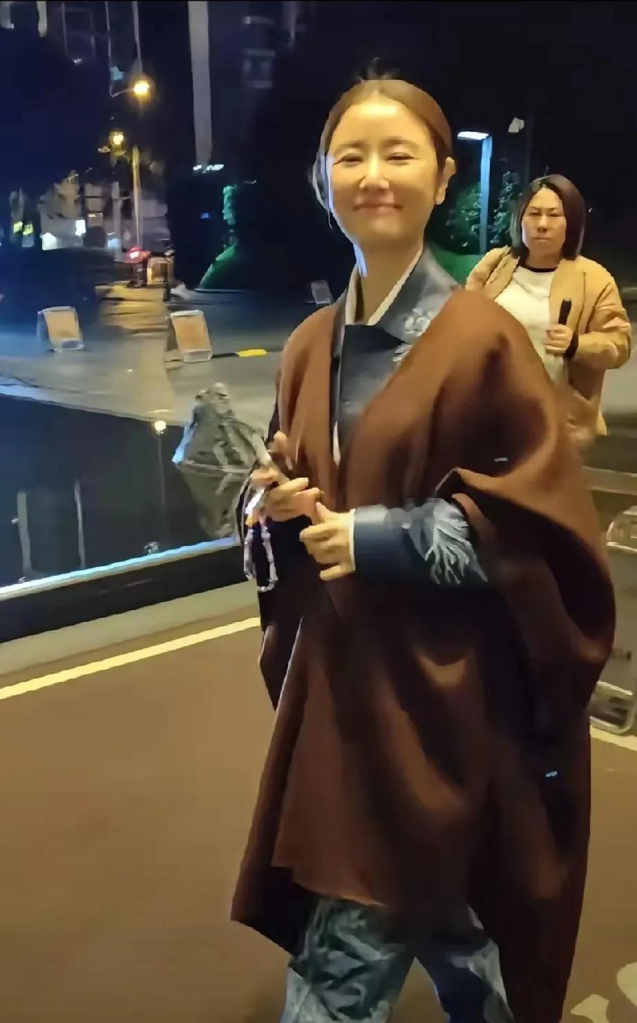 家人们快看！林心如下班路透图杀疯啦！谁能想到她都50岁了，岁月这把“杀猪刀”在她