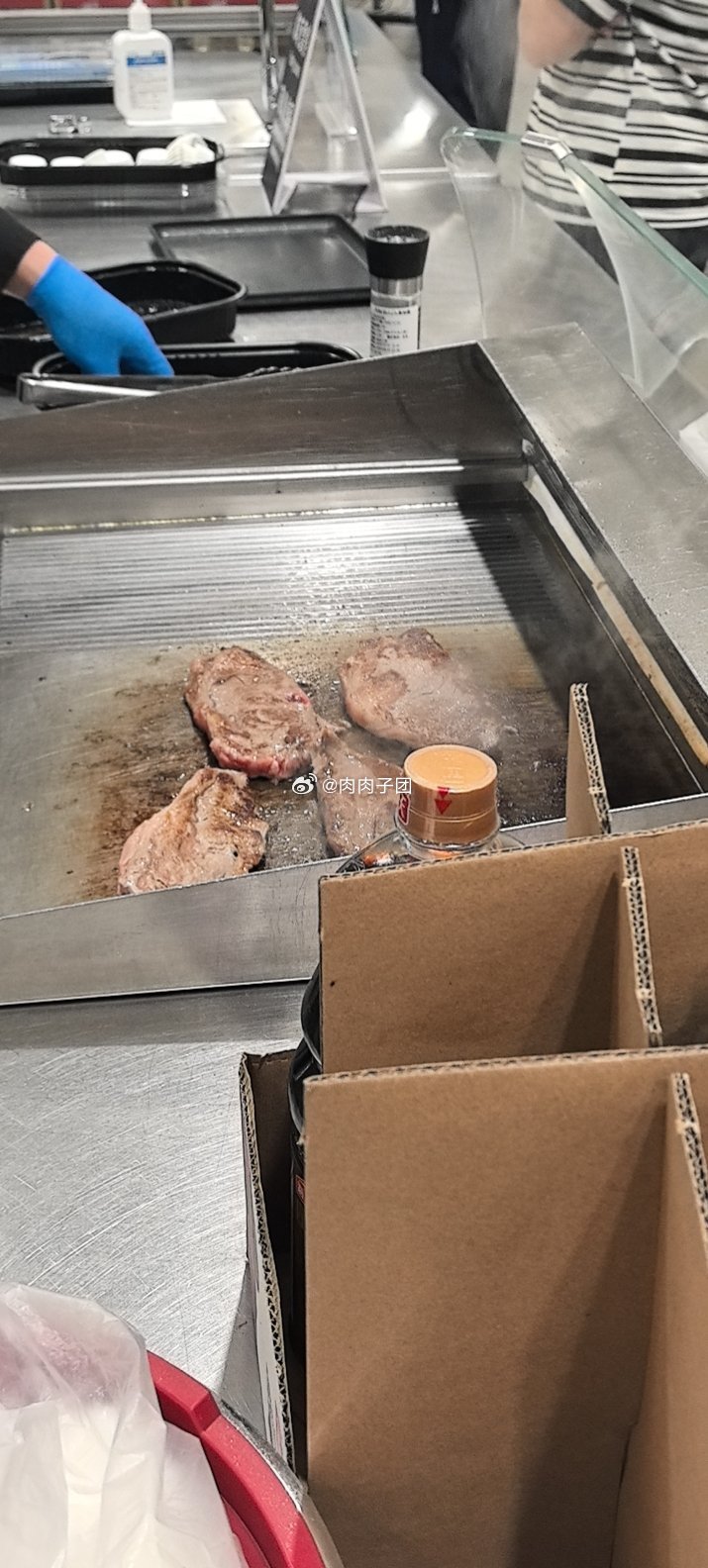 昨天大汗淋漓后喝了凉饮料，然后今早开始拉肚子，然后乱七八糟吃了一天，现在恶心到不