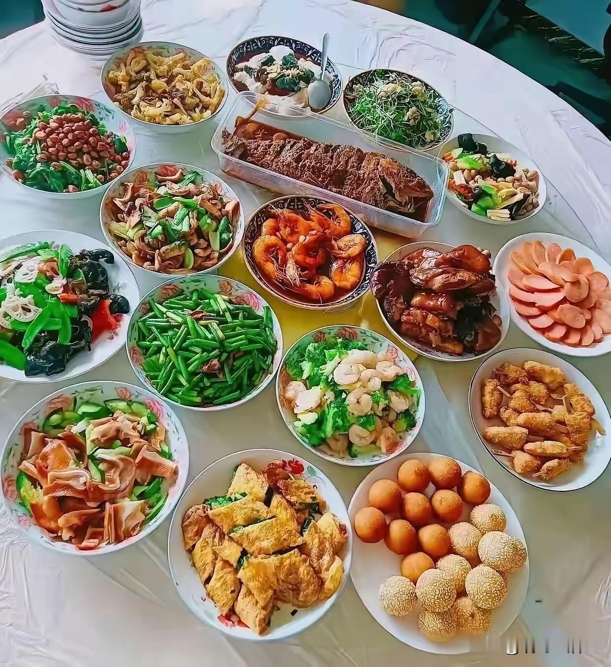 以现在的物价，这桌菜自己做200块能不能拿下？