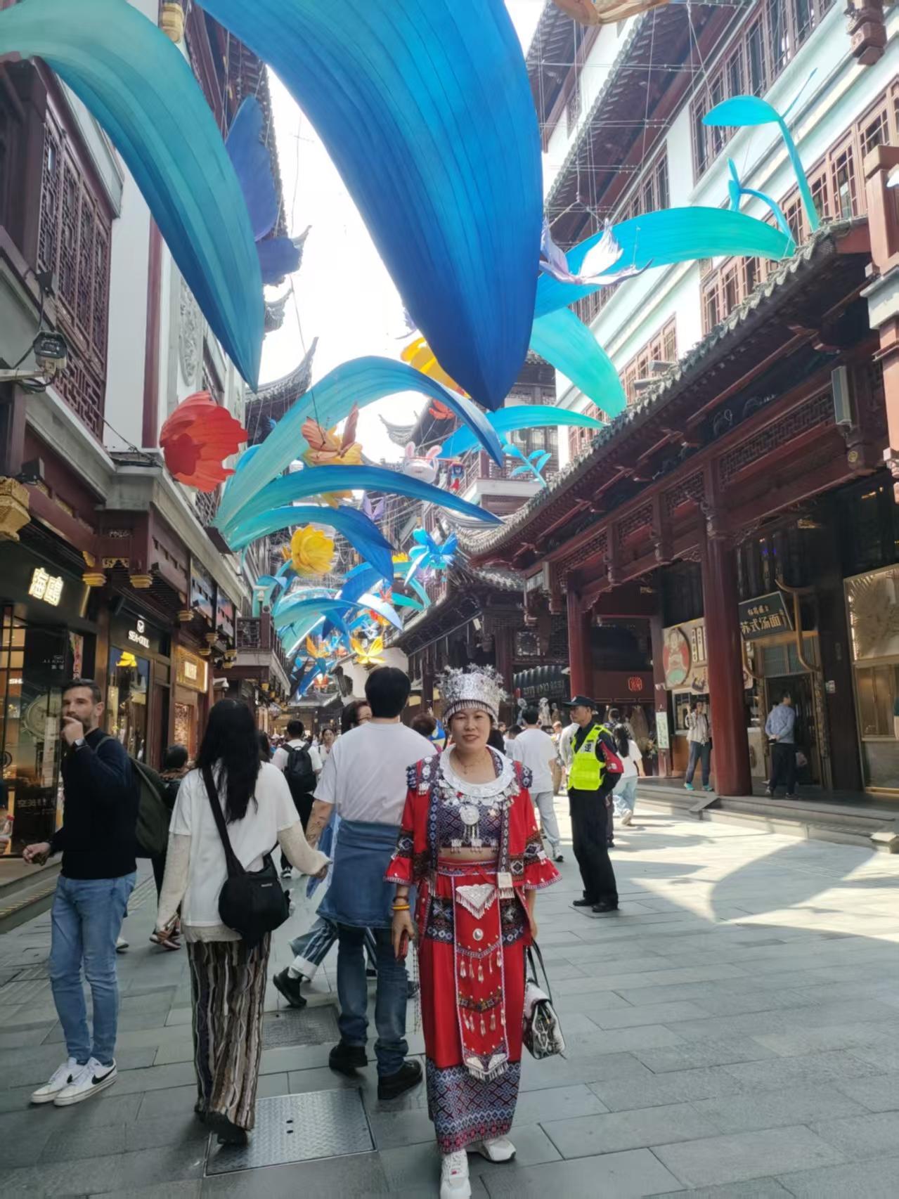 什么叫兄弟姐妹？妈妈说，亲兄弟姐妹之间，不要相互攀比，也不要相互计较。...