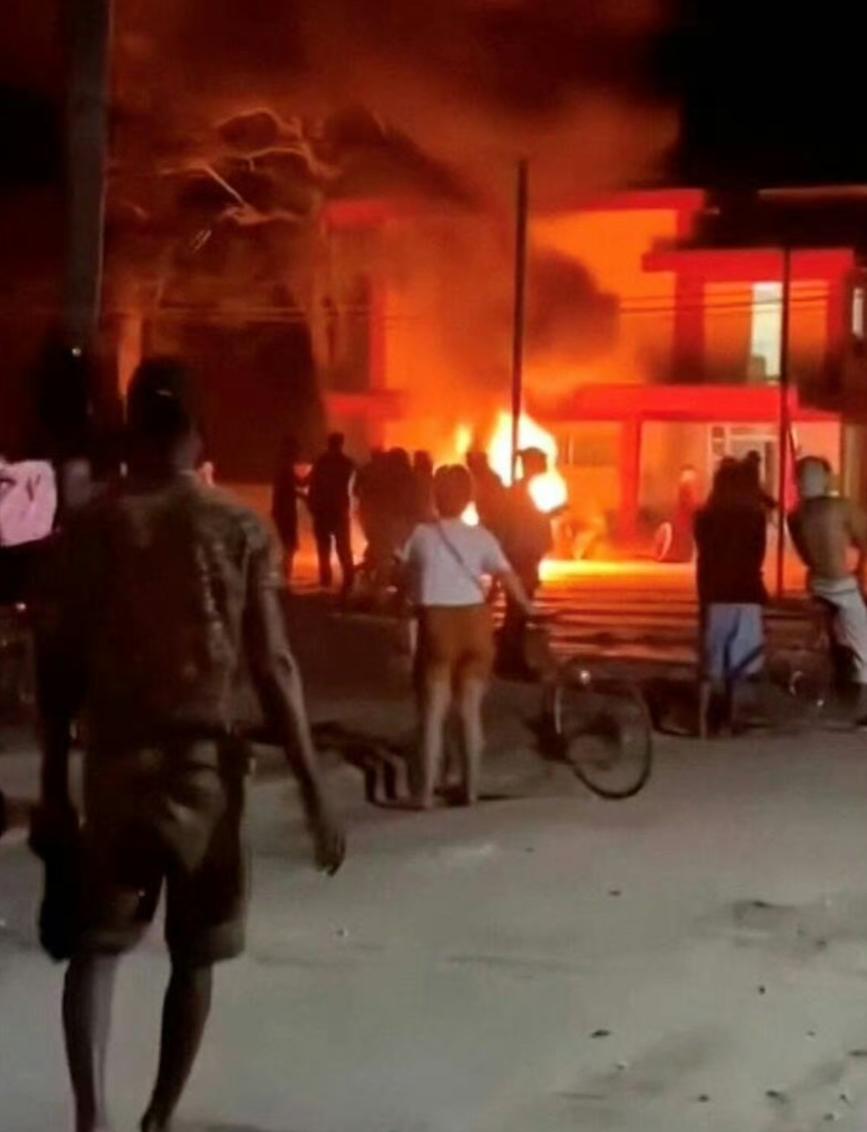 由于长期停电以及食品、燃料和药品短缺等问题持续恶化，古巴国内民众不满情绪不断上升