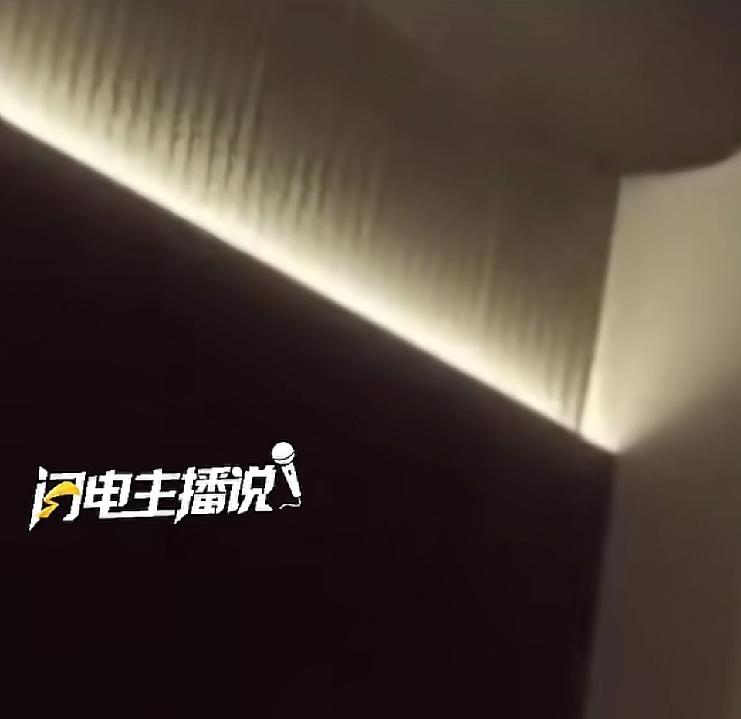 听说在西安想简简单单的看一场电影，现在都不行了一位女子找了一家私人电影院，想开