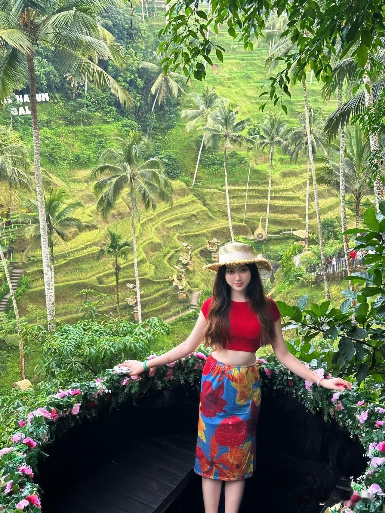 热带风情，绿意盎然，打卡巴厘岛梯田，感受异国风情！🌴🌿📸薰衣草花海有多美