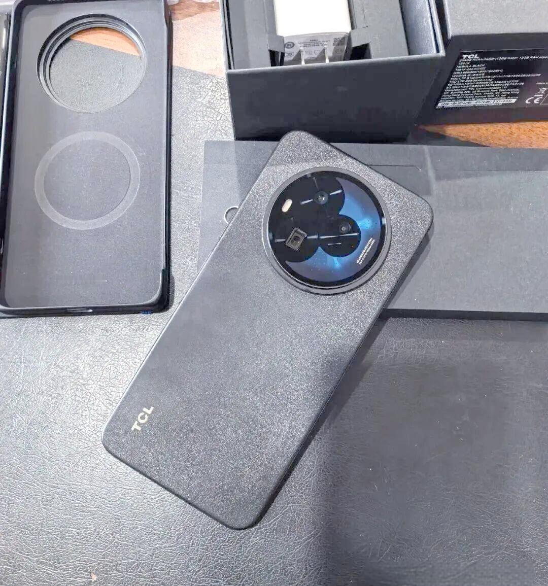 TCL这款7.2英寸LCD屏手机又出新款了，上次是TCLNXTPAPER60