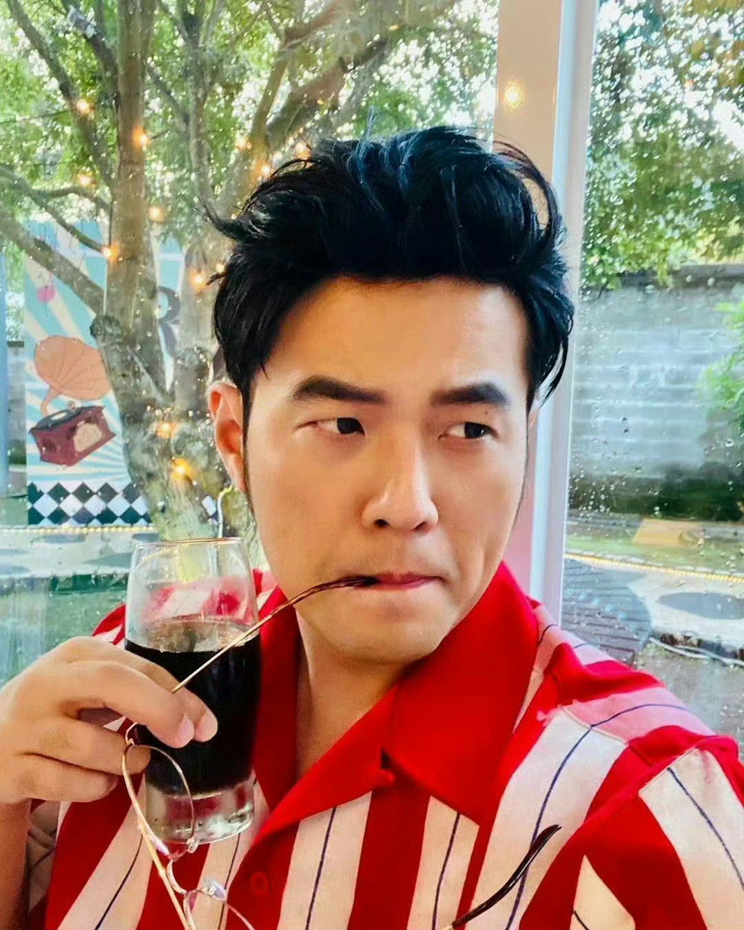 哥的发量还是很多的好不好！