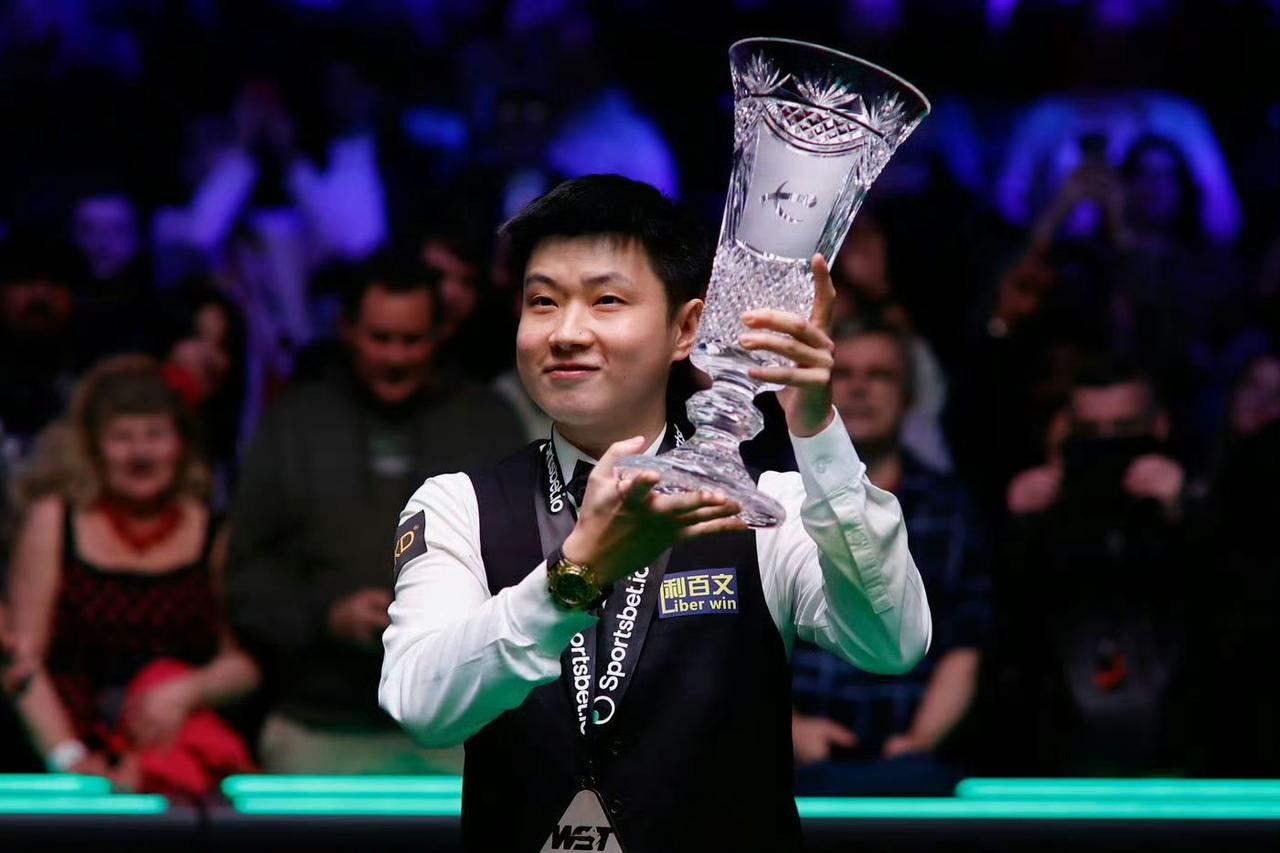 虽然包揽三大红包赛是件开心的事，但赵心童接下来可能就要面临两大魔咒：1、巡回锦