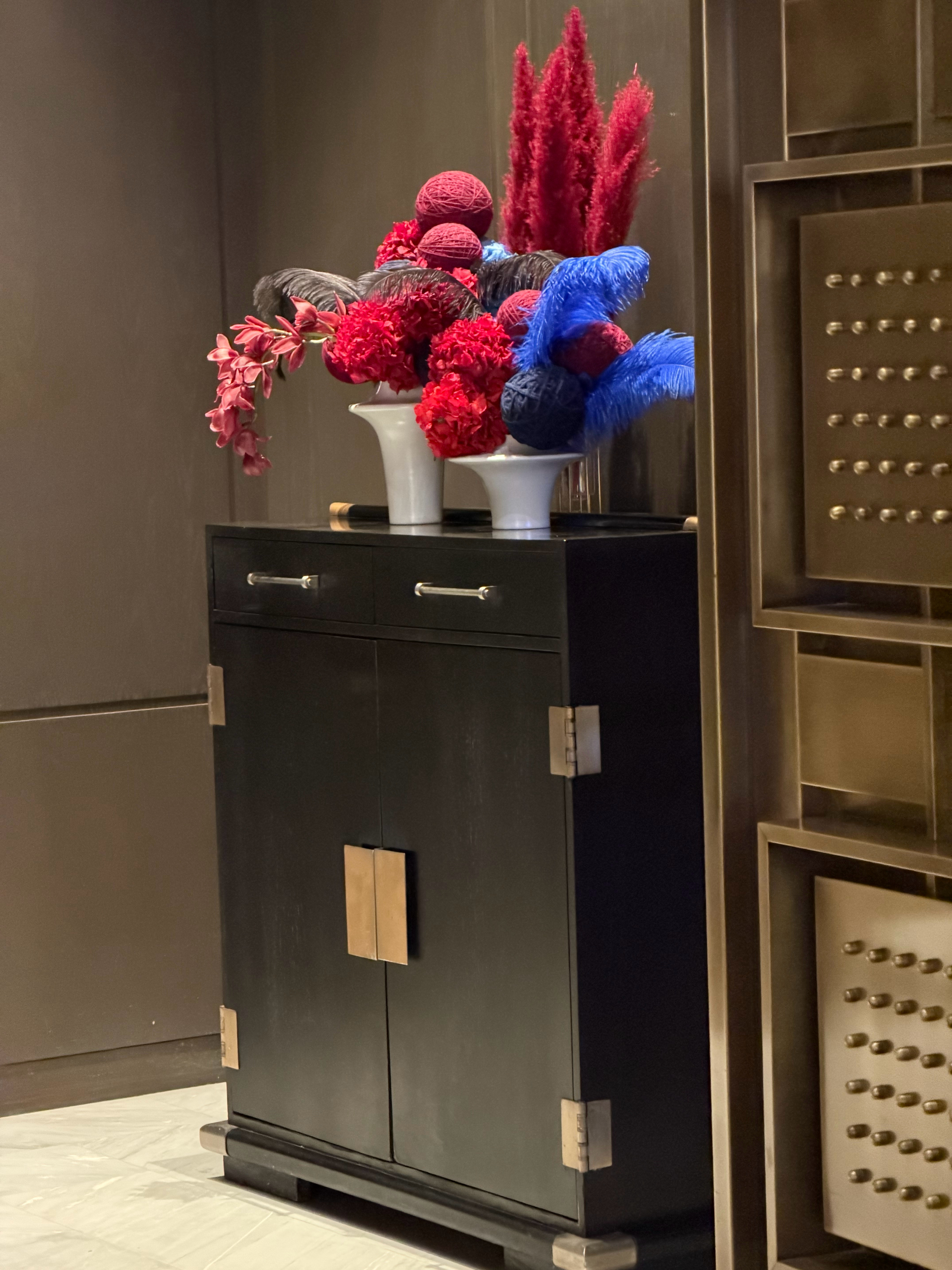 有一件事我一直十分不解，住酒店点外卖区别太大了三五百的亚朵全季，可以用机器人送上