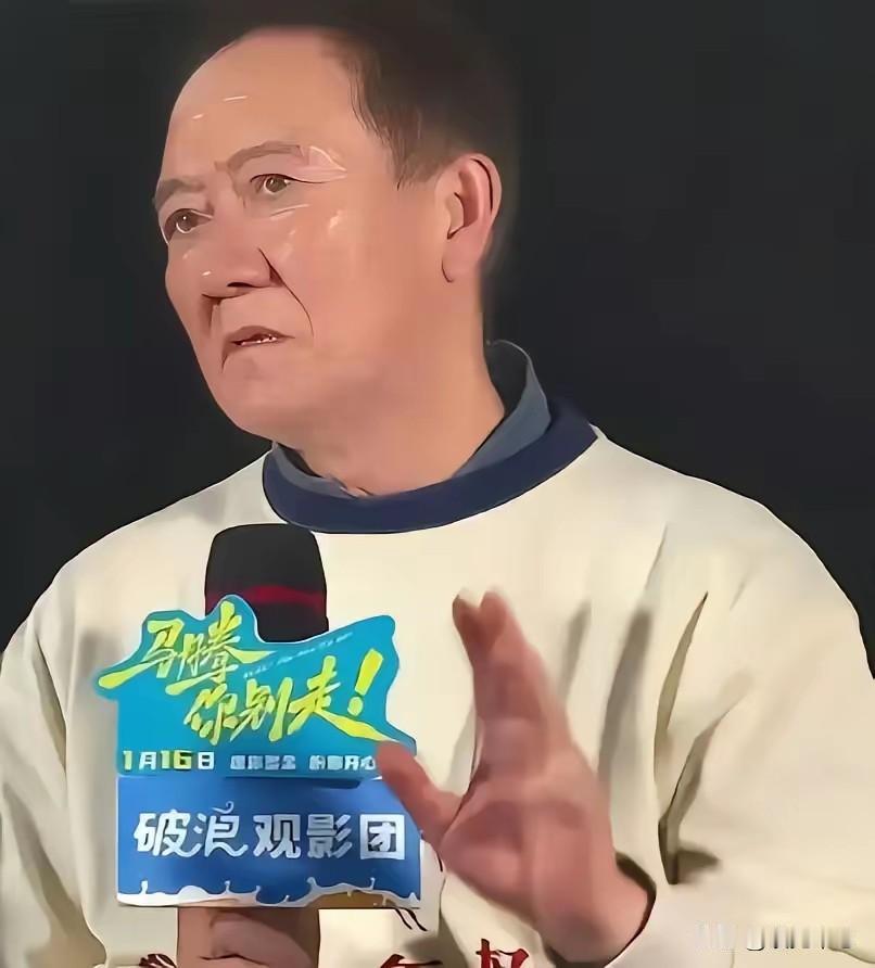李幼斌说：“我的父母现在都还健在，父亲98岁，母亲95岁，他们现在都住在养老院。