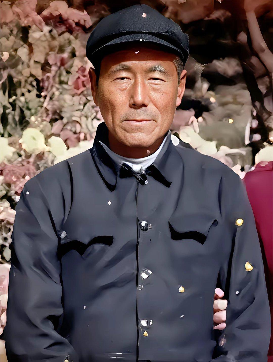 他是人民志愿军中最奇怪的排长，上级让他抓个舌头，询问情况，他却带着侦察队干掉敌人