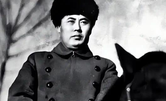 北平和平起义时，北平城内的傅作义嫡系部队仅有数万人，而中央军有李文与石觉2个兵团