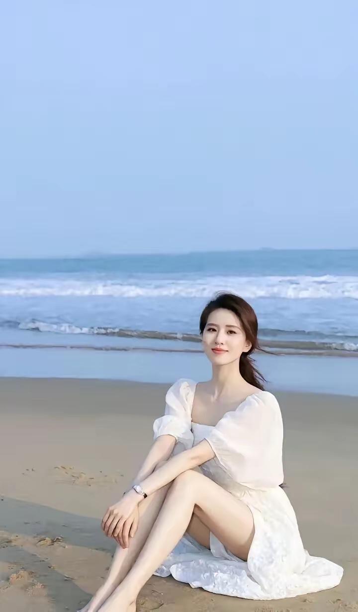 海边大片刷屏！白裙造型美到网友疯狂存图刘诗诗图刘诗诗礼服造型刘诗诗演技蜕变