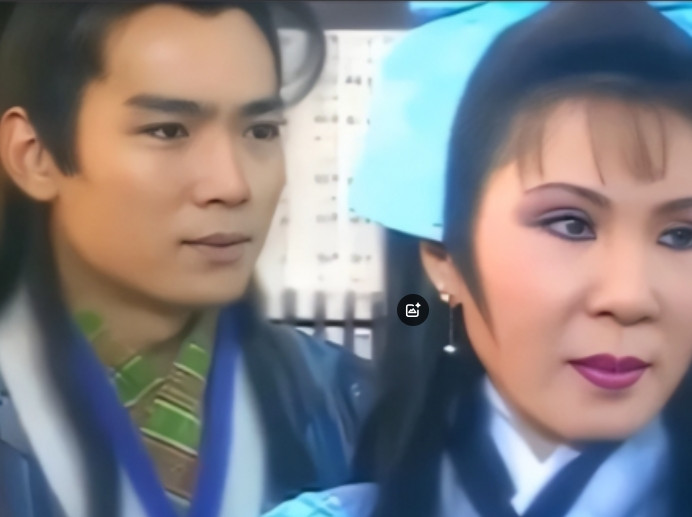 1998年，焦恩俊怕赔偿天价违约金，只能和西门大妈扮演情侣，两人又是吻戏，又是鸳