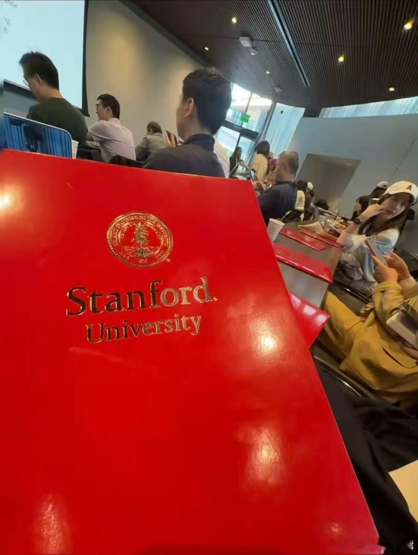 章泽天斯坦福进修学习章泽天斯坦福进修学习！章泽天斯坦福素颜上课​​​