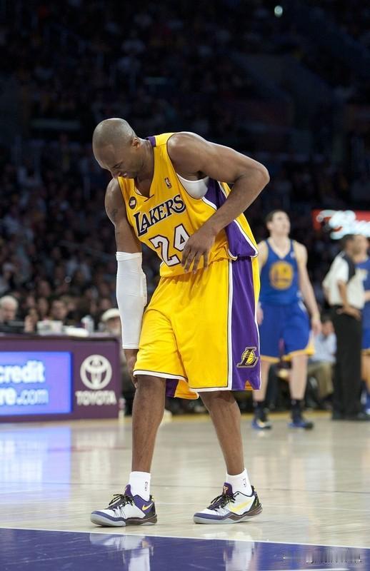 杜兰特生涯有机会超越科比吗？难！团队荣誉上，科比有5次NBA总冠军，2009