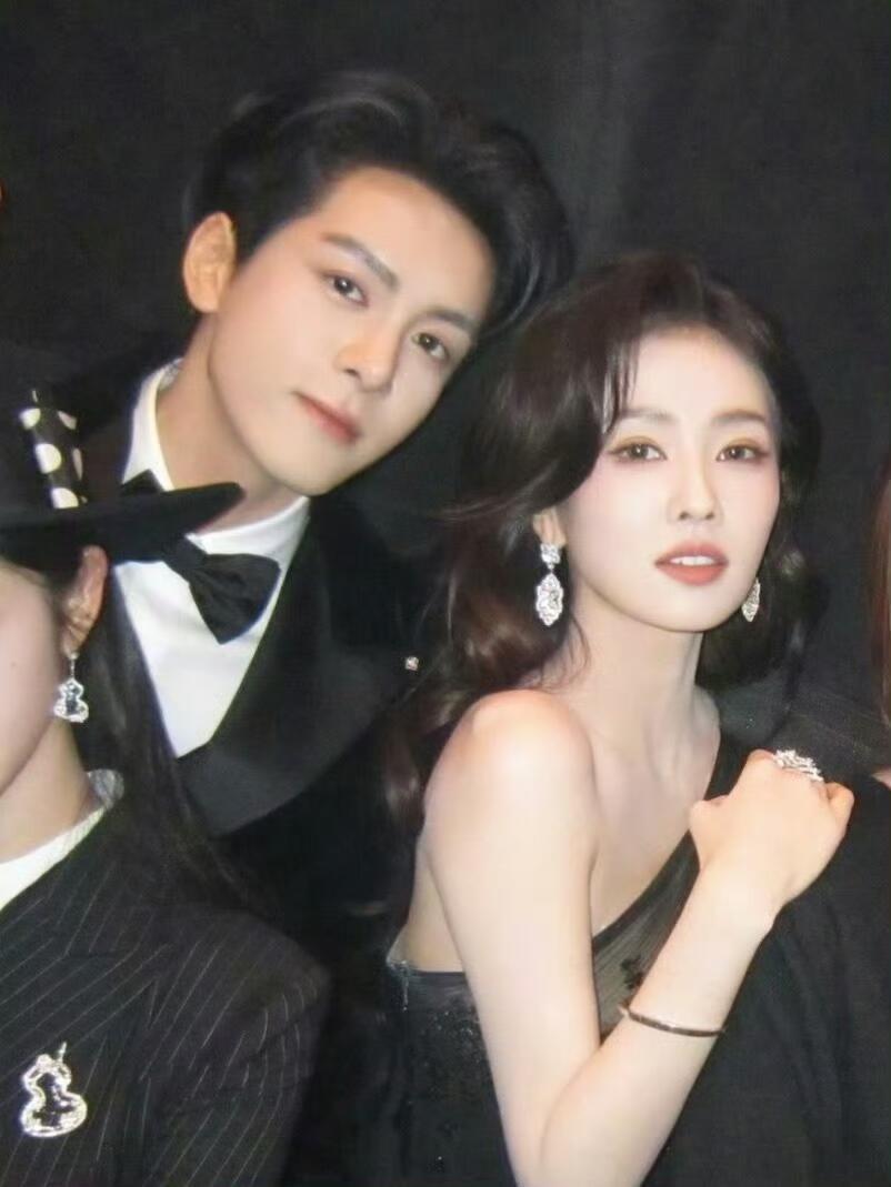 白鹿曾舜晞：戏里意难平，戏外挚友情在娱乐圈中，白鹿与曾舜晞的友情宛如一股清泉