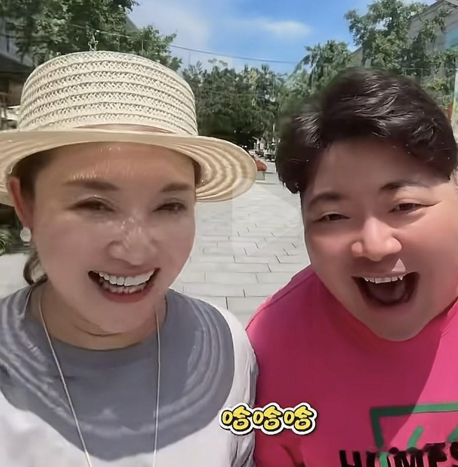 从电视台离职之后，主持人丹丹鲜有与曾经的老同事约饭，但这次破例与老搭档东东见面。