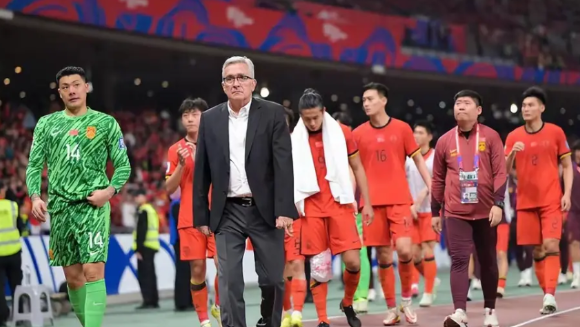 国足又迎特大利好！印尼足协遭FIFA重罚近5亿！主场部分清场！因印尼主场球