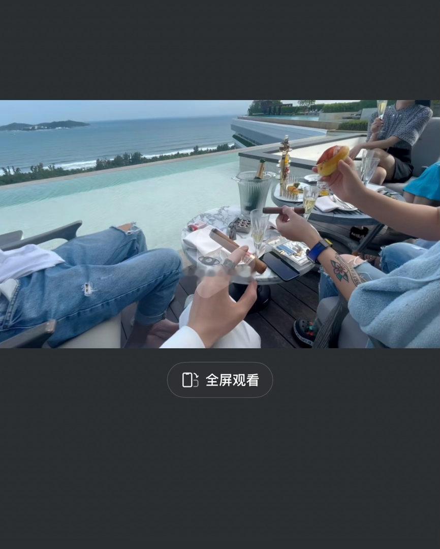 志虎对象好大度，放任有前任作品不管，线上有搭档，有前任作品，还能做到和志虎谈恋爱