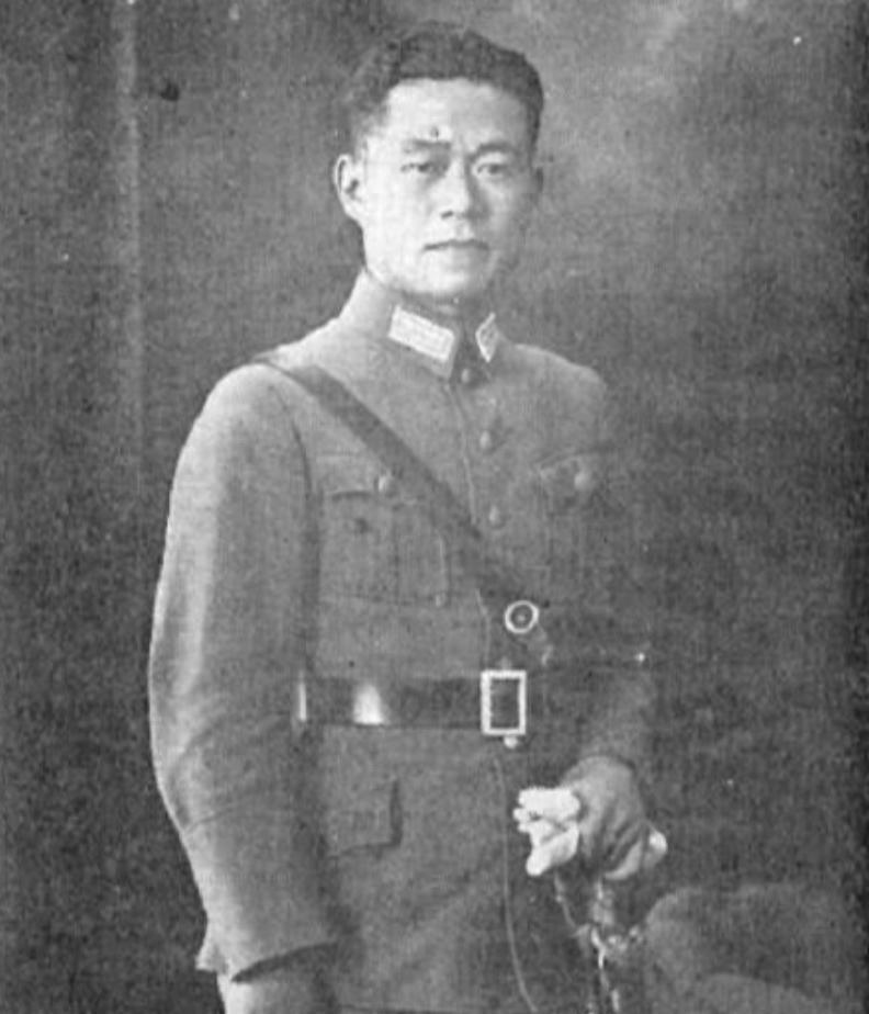 淮海战役期间，邱清泉做了哪些令人不齿的事情，连参谋长都认为他的行为不可理喻？1